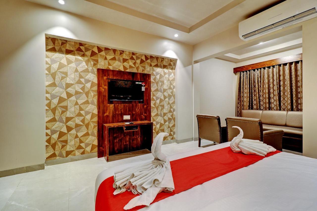 Hotel Apratim Lodging & Boarding Ulhasnagar Экстерьер фото