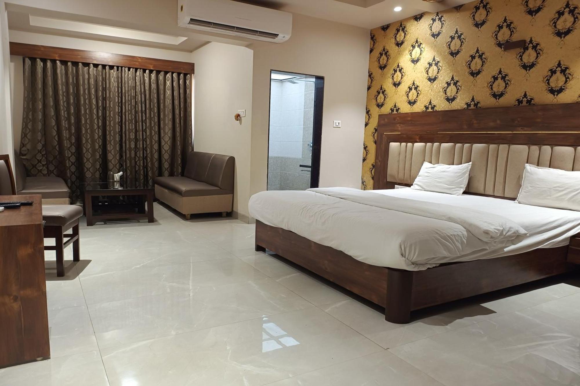 Hotel Apratim Lodging & Boarding Ulhasnagar Экстерьер фото